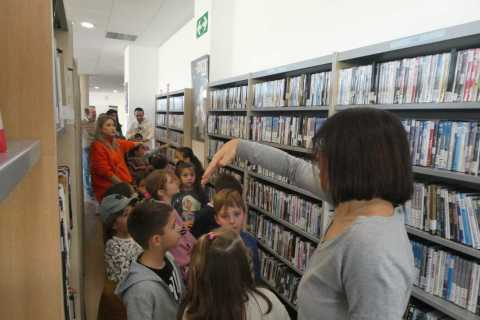 Visita escolar biblioteca La Nucía